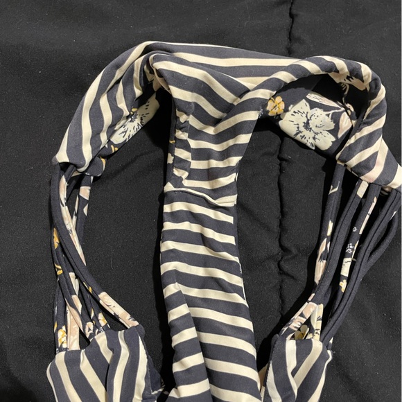 Billabong Reversible Bikini and Rash Guard Set - Picture 4 of 8